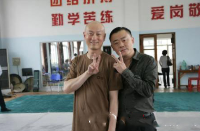 一手提攜周立波，稱兄道弟23年卻被“踢開”，關棟天：我不後悔