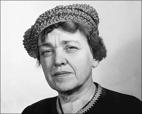 美國女記者史沫特萊，將鉅額遺產留給朱德，要求：為我唱中國國歌