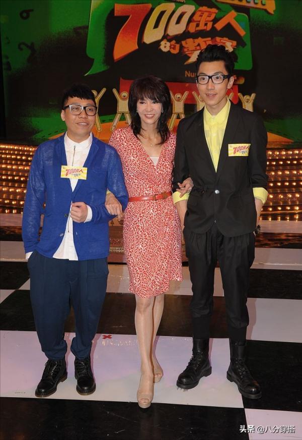 鄭裕玲雖是奶奶的年紀，穿綠色襯衫搭黑色長褲，氣質完勝孫女輩