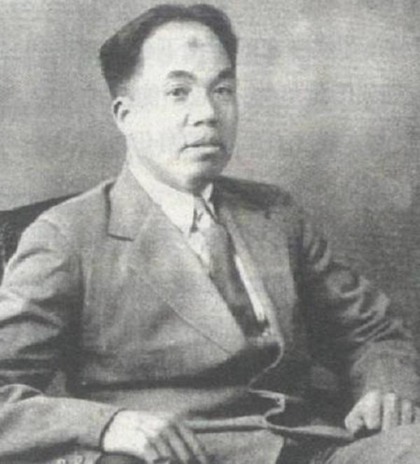 06年，朱旦華看著牆上的全家福，問毛遠新：這張照片你怎麼找到的