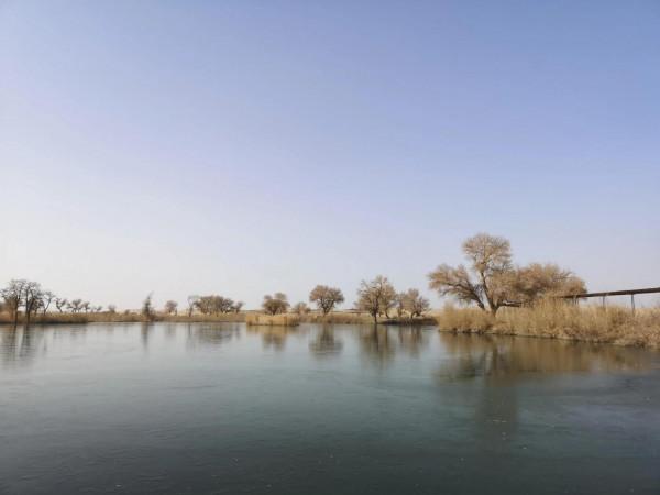 初冬的羅布人村寨
