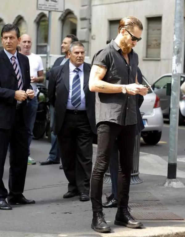 50歲男人怎樣打扮得體？根據膚色、高矮和胖瘦，分享3個穿搭乾貨