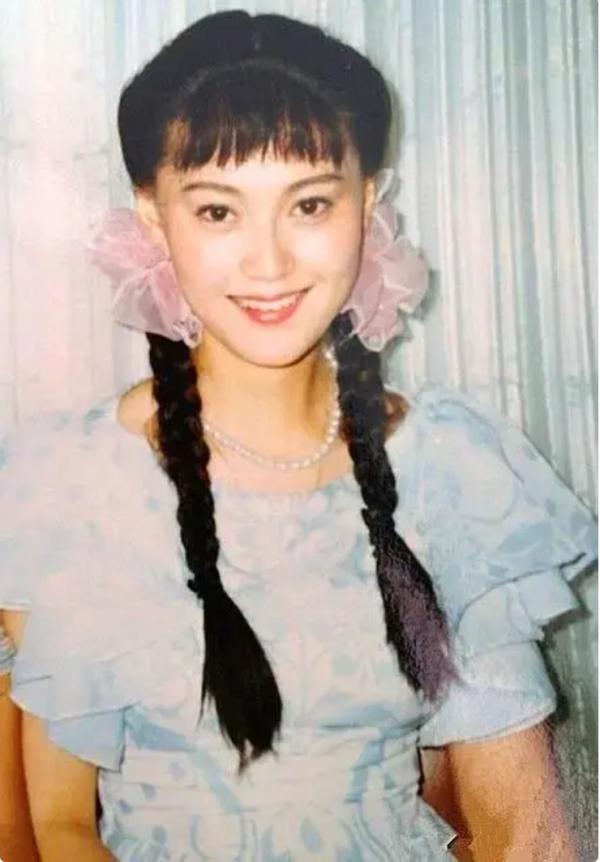 宋佳:21歲嫁42歲京劇大師,26歲離開重病丈夫,55歲嫁比利時老公 宋佳:21歲嫁42歲京劇大師,26歲離開重病丈夫,55歲嫁比利時老公