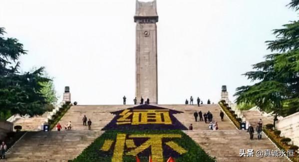 敵人將肖國華等革命者用電刑殺害,為掩蓋罪證,將屍首投進了贛江 敵人將肖國華等革命者用電刑殺害,為掩蓋罪證,將屍首投進了贛江