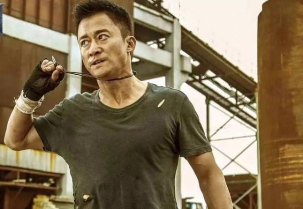 扮酷耍帥就別演軍人，看看這7位男星的表演