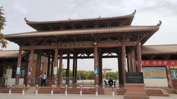 逛古墓看到了兩具乾屍,說是夫妻合葬,儲存得太完好了 逛古墓看到了兩具乾屍,說是夫妻合葬,儲存得太完好了