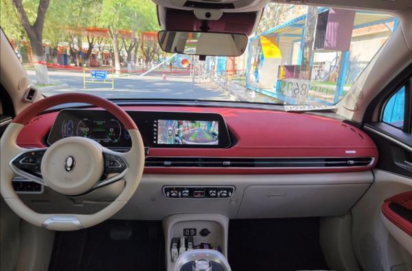 再試尤拉好貓：「油電之爭」的本質，其實更像手機與相機的競爭？