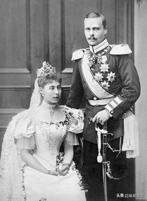 痛恨包辦婚姻想要嫁給愛情，梅麗塔有幸都嘗試了一番，卻鬱鬱而終