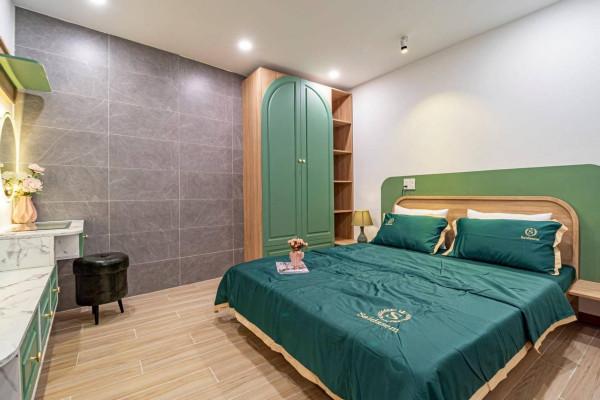 220㎡兩層別墅，上有露臺花園下有入戶庭院，無複雜裝修無比愜意