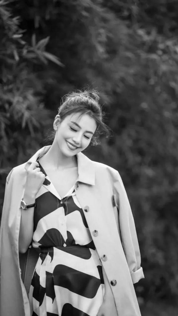 女神高圓圓桌布