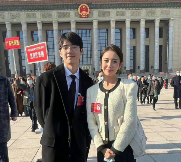 劉昊然現身文代會,氣質溫文爾雅,不愧是體制內相親物件的天花板 劉昊然現身文代會,氣質溫文爾雅,不愧是體制內相親物件的天花板