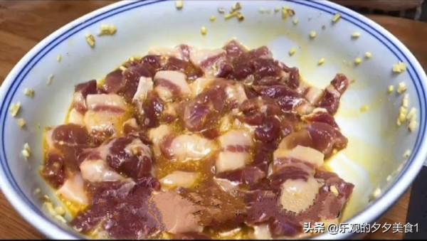 炸酥肉該用澱粉,還是麵粉?用對了炸的酥肉酥脆,且不會回軟 炸酥肉該用澱粉,還是麵粉?用對了炸的酥肉酥脆,且不會回軟