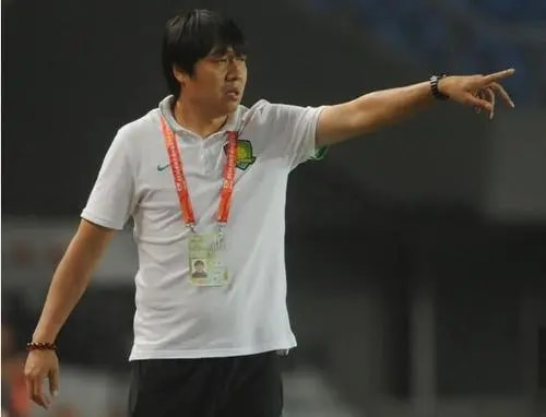 北京國安深夜做出決定！恭喜新帥謝峰，魯能上港廣州隊這回麻煩了