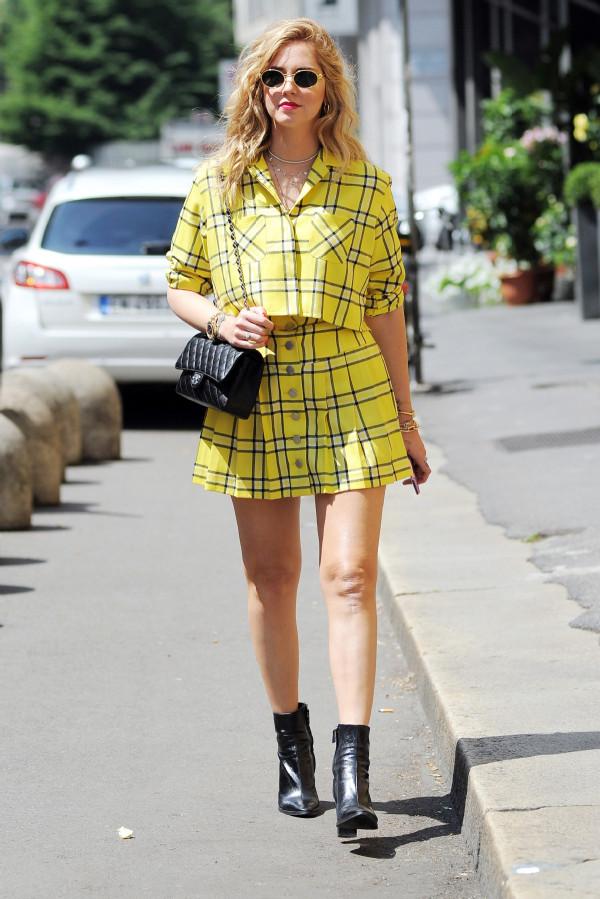 夏日製服風格紋短裙，讓你一秒回到校園時代