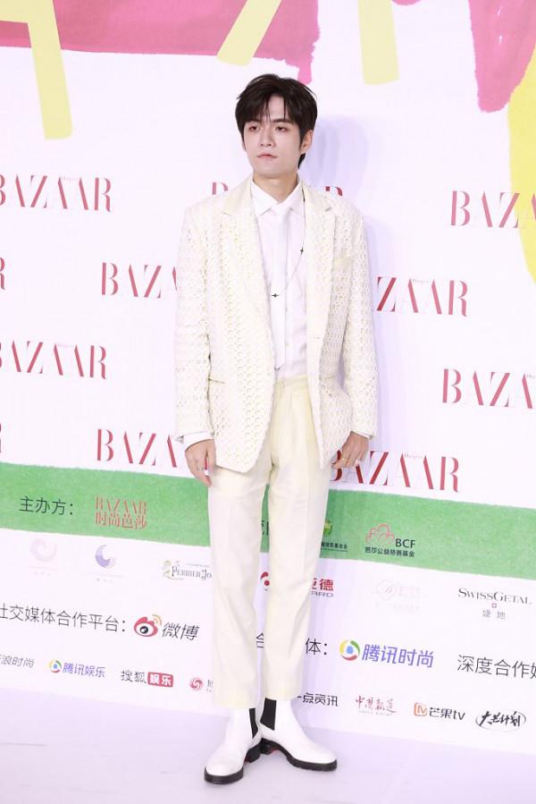 楊冪陳偉霆芭莎慈善夜親密牽手 楊穎景甜楊洋李現群星璀璨 楊冪陳偉霆芭莎慈善夜親密牽手 楊穎景甜楊洋李現群星璀璨