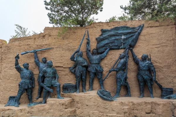 解放初，郭伍士在沂蒙尋“娘”九年，他跪著走向救命的母親祖秀蓮