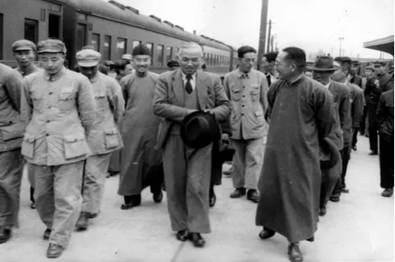 64年人大會議期間，李四光在北京廳遇到毛主席：主席，我走錯門了