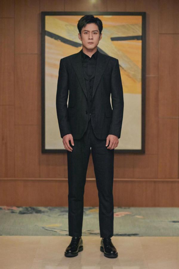 韓東君復古條紋西裝造型，被大帥哥韓東君驚豔到的一天
