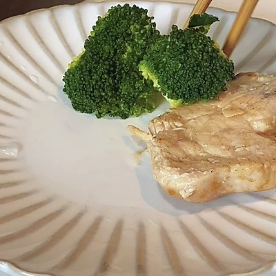 簡單美味，#一學就會快手菜#椒鹽健身餐走起