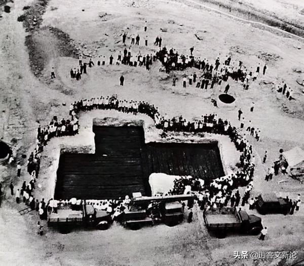 湖北空軍炸山修房,意外炸出褐色土層,專家:下面埋有大工程 湖北空軍炸山修房,意外炸出褐色土層,專家:下面埋有大工程