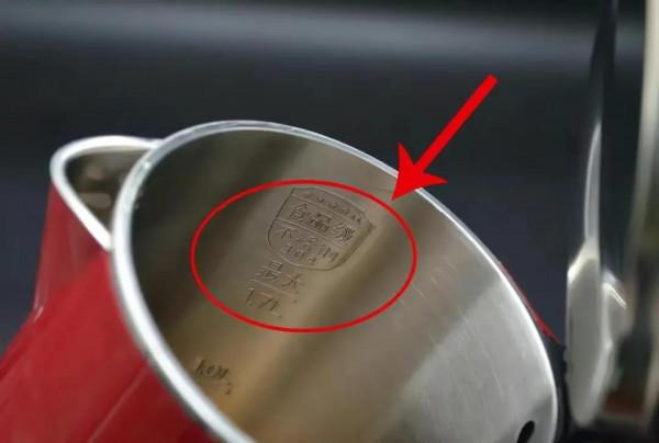 長期電熱壺燒水喝，到底是“養生”，還是“養癌”？別不放在心上