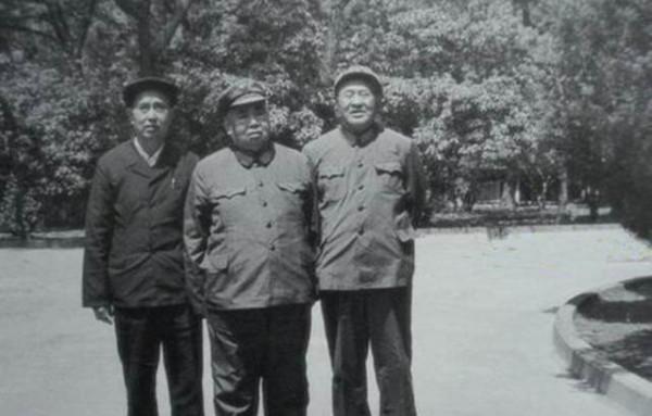 1972年，3位開國上將復出，各大軍區不要，周總理親自出馬做工作