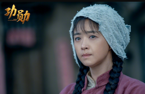 《功勳》李大嘴是誰演的？演技封神，她真是給“星二代”長臉了