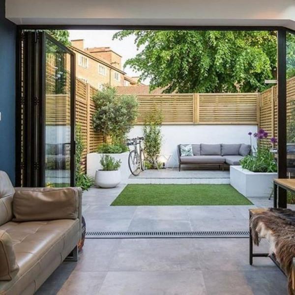 防腐木不往地上鋪,繞著院子圍一圈,比起紅磚砌的牆,漂亮太多了 防腐木不往地上鋪,繞著院子圍一圈,比起紅磚砌的牆,漂亮太多了