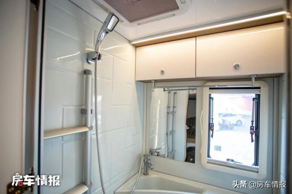 30萬出頭能入的輕卡房車，輕量化車身帶1100W太陽能，提車直接玩