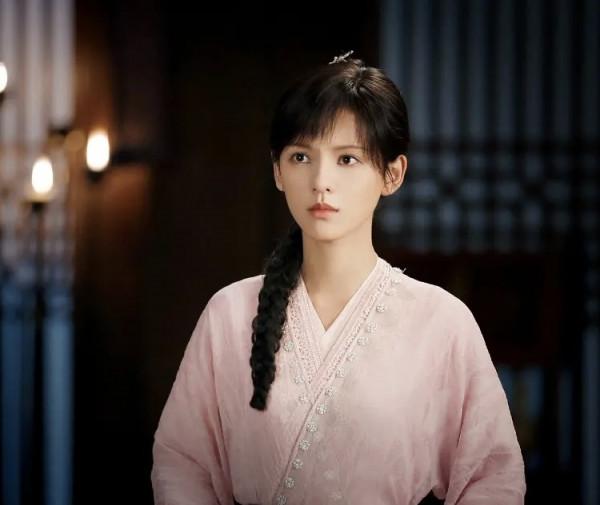 楊紫與歡瑞解約，5位“小花”齊爭“一姐”位置，誰更有勝算？