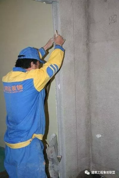 施工現場質量檢查的八字真經：看、摸、敲、照，靠、量、吊、套