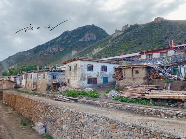 西藏昌都的小眾古鎮，還有一段古長城，知名度卻不高，遊客還不多