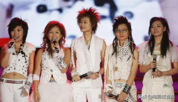 八位紅極一時的明星，如今過氣境況不一，有人幸福，有人街頭賣唱