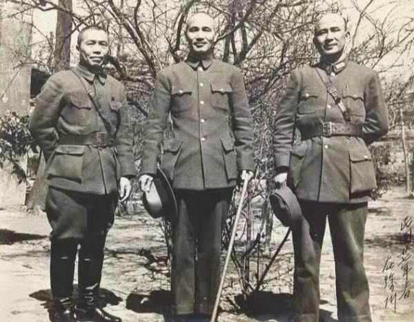 1931年，王亞樵派人刺殺蔣介石，路邊丟棄一條火腿，行動功敗垂成