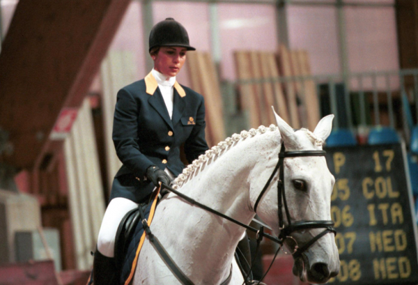 迪拜神秘大王妃:17歲嫁給表哥,22年生了12個孩子,坐穩中宮之位 迪拜神秘大王妃:17歲嫁給表哥,22年生了12個孩子,坐穩中宮之位