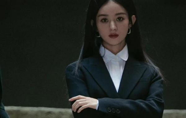 趙麗穎黑色皮衣新造型