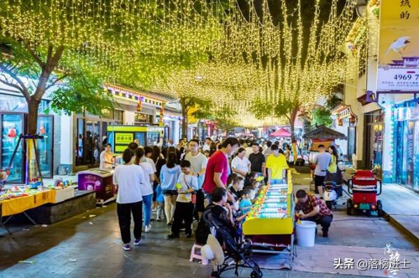 安徽滁州有一座定遠古城,有1500多年曆史,晚上比白天還熱鬧 安徽滁州有一座定遠古城,有1500多年曆史,晚上比白天還熱鬧