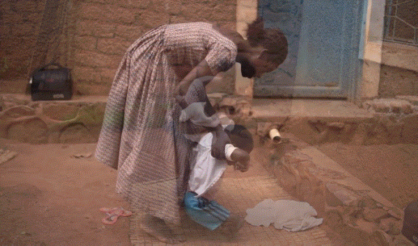 &OpenCurlyDoubleQuote;16根腳趾&rdquo;的他，出生就被父親拋棄，母親艱難的撫養他