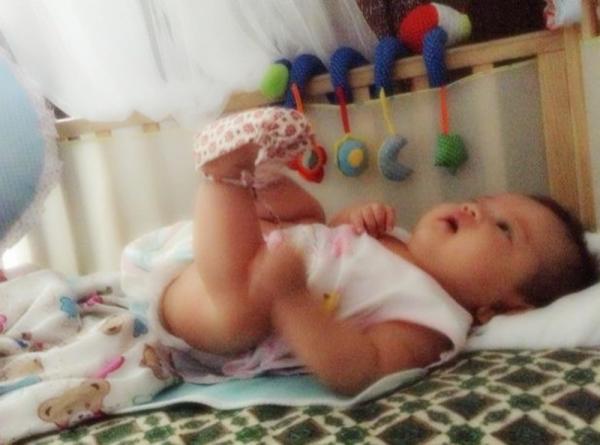 寶寶蹬腿僅僅覺得可愛？傳遞的資訊也要了解，促進孩子更好的發育