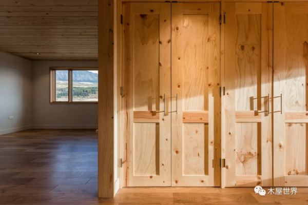 風景與陽光在屋裡匯合，原野中的 Haus III木屋住宅