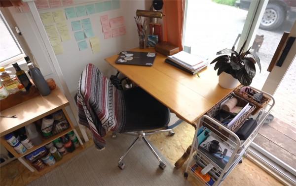 她低價買下10㎡“迷你房”，蝸居日子轉眼已1年，網友：自得其樂