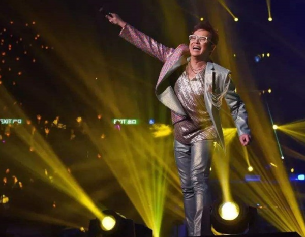 4位香港歌壇天王的“退潮”:癱瘓靠救濟、跳樓自殺、私下生子 4位香港歌壇天王的“退潮”:癱瘓靠救濟、跳樓自殺、私下生子