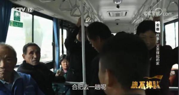 安徽7歲男孩一場大病，母親提出離婚，父親帶2孩獨自撐起一個家