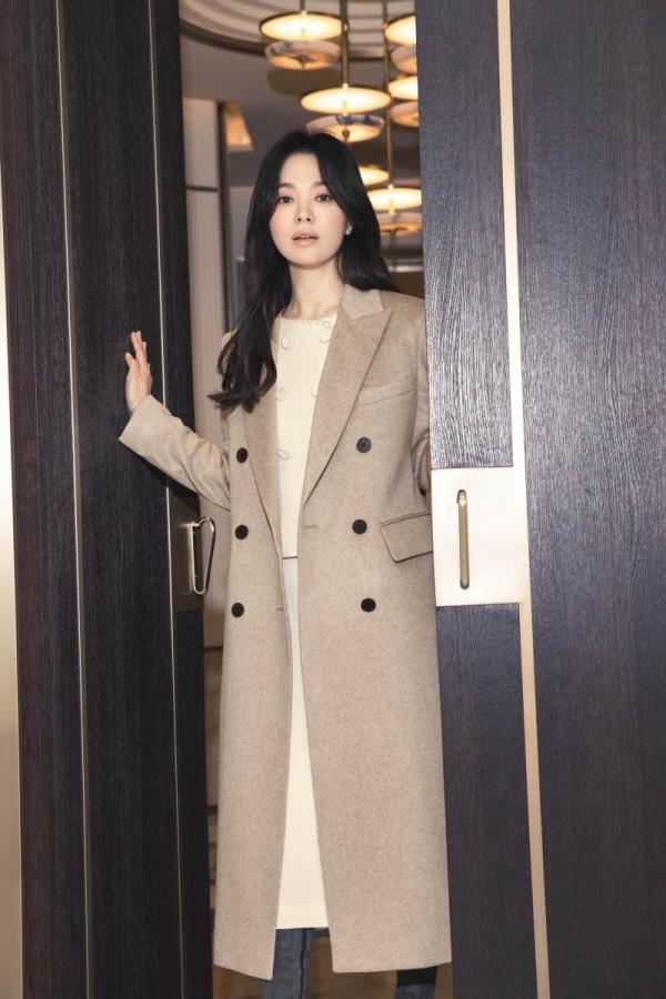 宋慧喬新劇造型真的太美了,優雅又時尚,很適合給40+女性參考 宋慧喬新劇造型真的太美了,優雅又時尚,很適合給40+女性參考