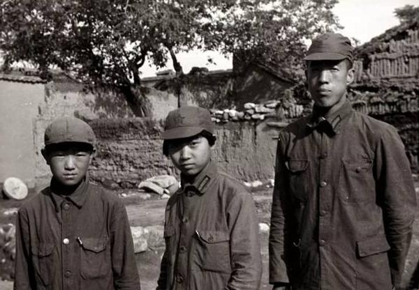 1947年聶榮臻司令員稱讚道:我們的情報組織抵得上十萬兵馬 1947年聶榮臻司令員稱讚道:我們的情報組織抵得上十萬兵馬