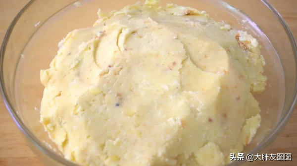 2斤無糖綠豆餅，一出爐就搶光了，皮薄餡大，沒有烤箱也能做