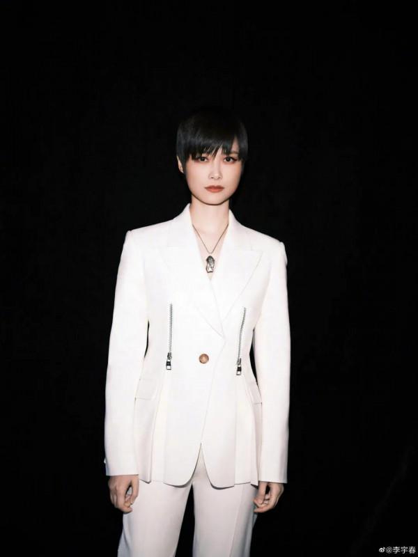 李宇春還是這樣的裝扮最酷最美