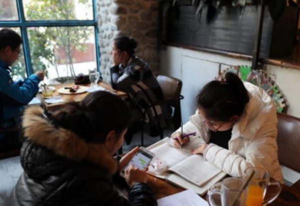 教培機構華麗變身，轉型後依然補課，受歡迎程度絲毫沒減少