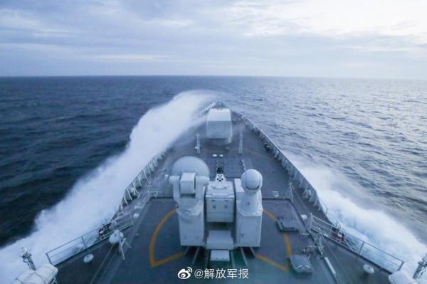 浪尖起舞！看淮南艦踏浪出擊