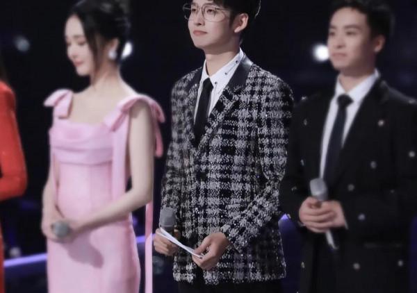 芒果臺跨年晚會主持陣容大洗牌,快樂家族變過去,齊思鈞或受力捧 芒果臺跨年晚會主持陣容大洗牌,快樂家族變過去,齊思鈞或受力捧